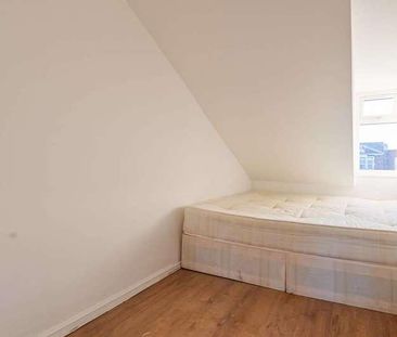 High Road Leytonstone, Leytonstone, E11 - Photo 5