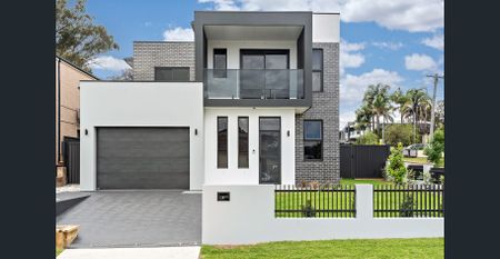 Brand New & Immaculate Five-Bedroom Home - Photo 5