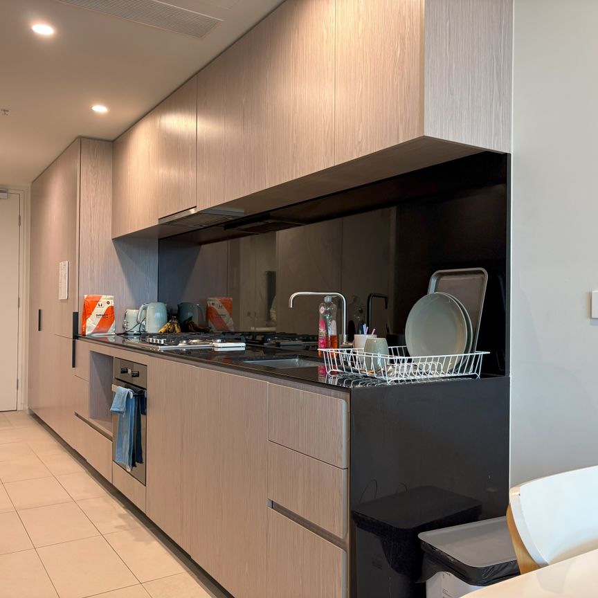 Furnished 1 Bedroom Apartment in Royal Elizabeth - Photo 1