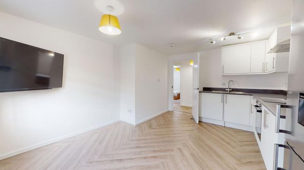 4 bedroom flat to rent - Photo 1