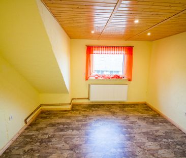 Schöne 4 ZKB Dachgeschosswohnung mit EBK, Badewanne & Stauboden im ... - Foto 4