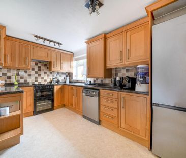 3 bedroom semi-detached house to rent - Photo 3