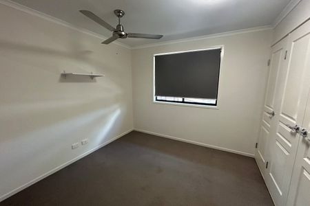 LARGE FAMILY HOME IN QUIET CUL-DE-SAC! - Photo 4