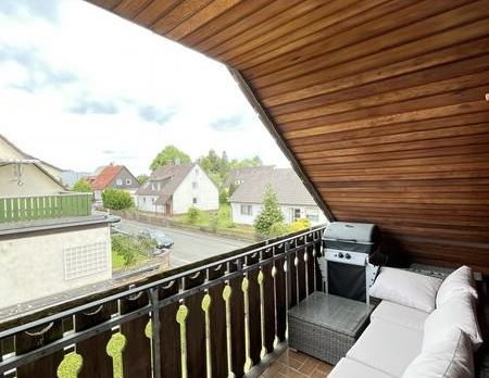 Wohnen in der obersten Ebene! Schöne 3-Zimmer-DG-Wohnung mit Balkon & Garage in Neunkirchen-Speikern - Photo 1