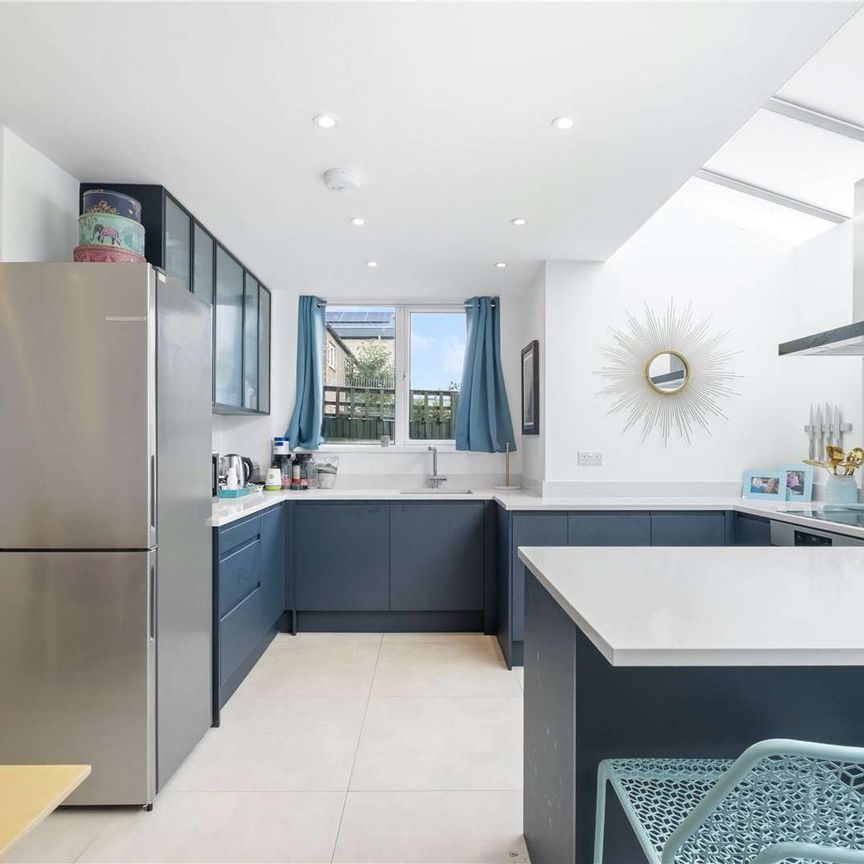 Halston Close, London, SW11 6RH - Photo 1