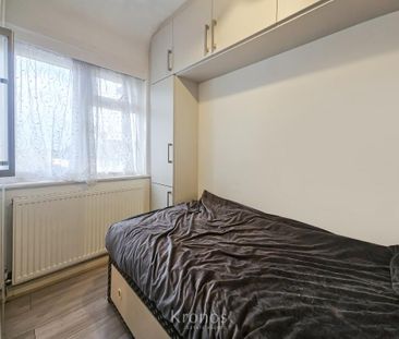 4 bedroom semi-detached house to rent - Photo 4