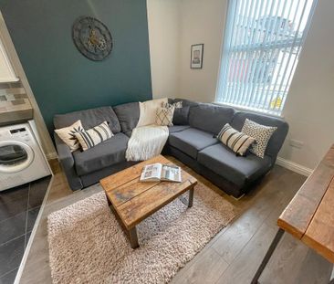 8 bedroom terraced house to rent - Photo 1