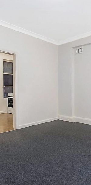 Modern Inner-City Living 2-Bedroom Apartment in Potts Point - Photo 1