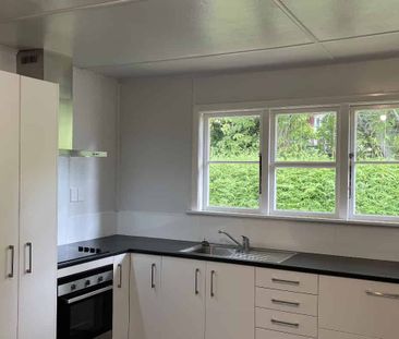 Sunny Two Bedroom Flat - Photo 1
