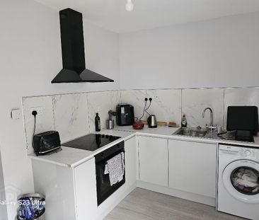 Room, 17 Dunvegan Street, Belfast, BT6 8GE - Photo 2