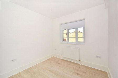 3 bedroom flat in 40-42 Upper Street - Photo 3