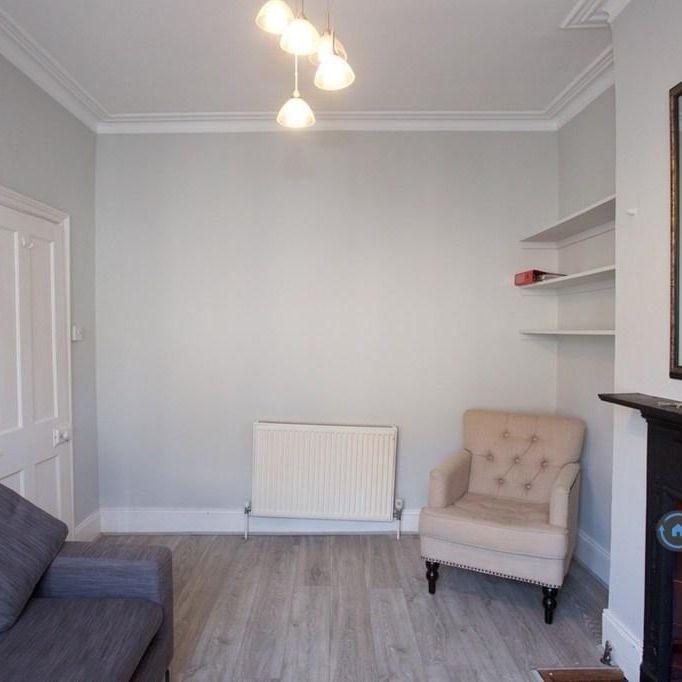 3 bedroom flat to rent - Photo 1
