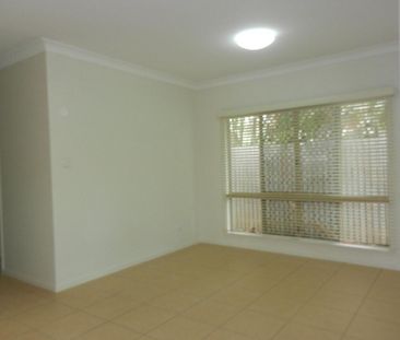 Spacious Three-Bedroom Villa with Mountain Views - Photo 1