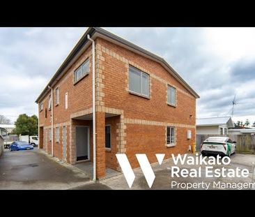Six Bedroom, Two Bathroom Home - Photo 4