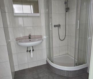 Frisch saniert 1-Zimmerwohnung mit Küche - Photo 2
