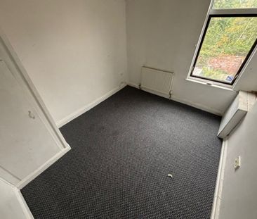 2 bed Terraced - To Let - Photo 4