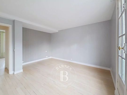 Tout savoir sur cet appartement dans le quartier Saint Thomas d'Aquin, à Paris 7ème - Photo 1