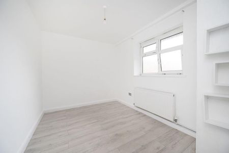 3 bedroom flat to rent - Photo 3