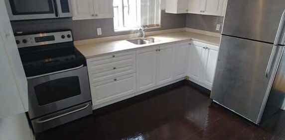 Pointe St-Charles- Nice 5 1/2 Available - Photo 2