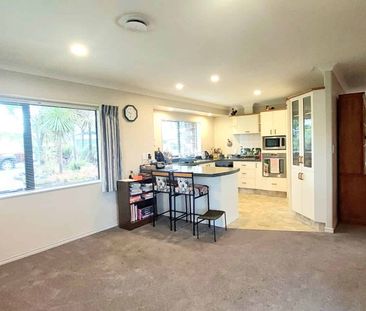 Spacious Family Home in Ohauiti – Available March - Photo 4