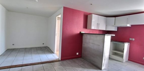 RUE DU PORT-CENTRE VILLE T2 AU 3EME ETAGE - Photo 2