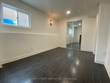 Detached Home For Lease | W8084040 - Photo 5