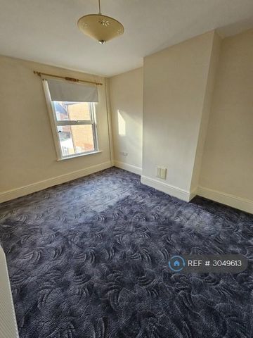4 bedroom terraced house to rent - Photo 5