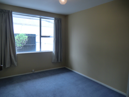 Sunny, Spacious 2 Bedroom Unit in Richmond. - Photo 4