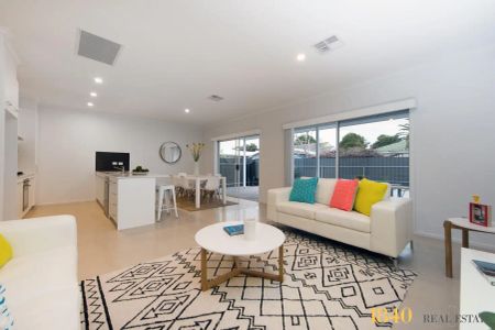 “Fantastic 3 Bedroom Home!” - Photo 3