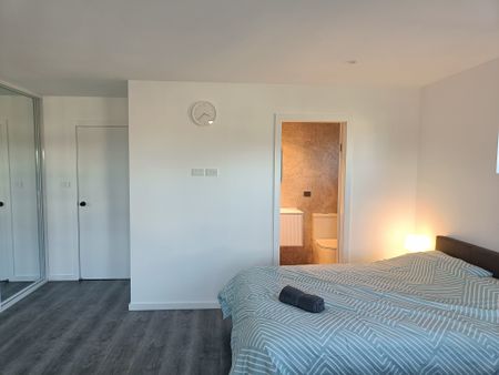 Guildford West - Photo 2