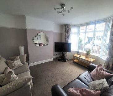Shrewsbury Avenue, Waterloo, L22 - Photo 1
