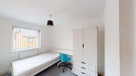 4 bedroom terraced house to rent - Photo 3