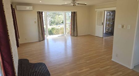 GREAT FAMILY HOME - Photo 3