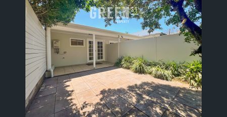 Two Bedroom Duplex with Private Courtyard - Photo 4