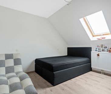 Recente woning met drie slaapkamers, tuintje en staanplaats - Foto 4