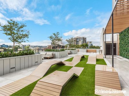 Elegant Urban Living at The Lennox - Luxurious 2-Bedroom Apartment with Captivating Views - Photo 5