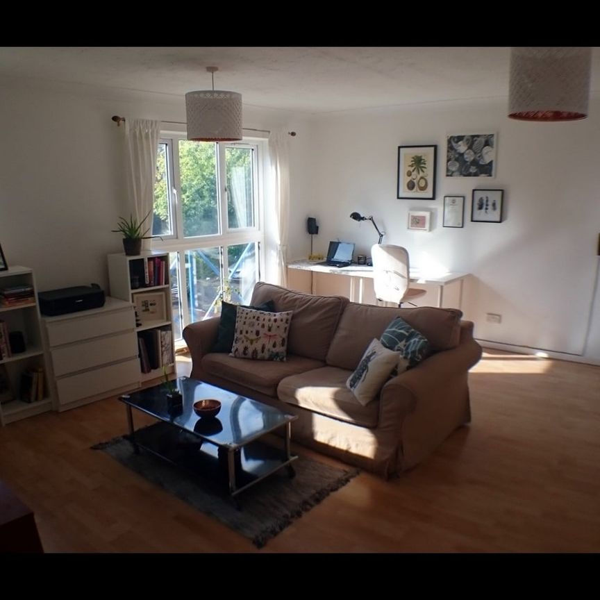 1 Bed Flat, Water Lane, SE14 - Photo 1