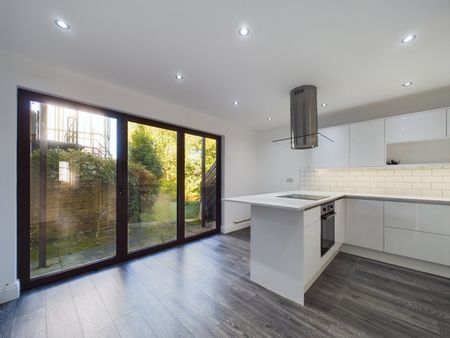 4 bedroom House in Pages Wharf, Taplow - Photo 2