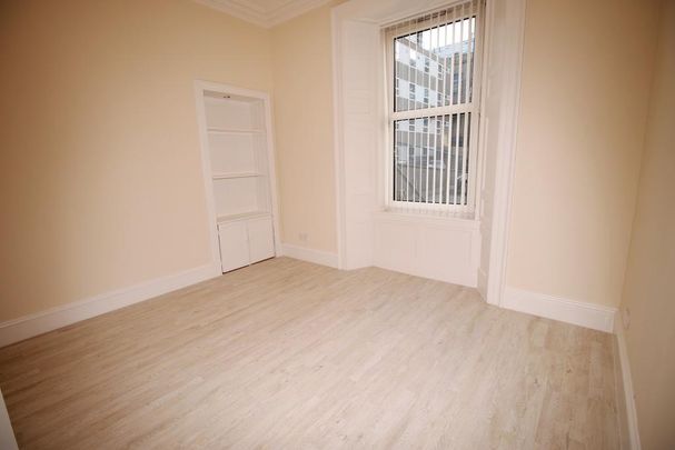 4 bedroom flat to rent - Photo 1