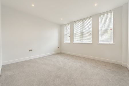 Flat to rent - Orchard Road, Bromley, BR1 - Photo 4