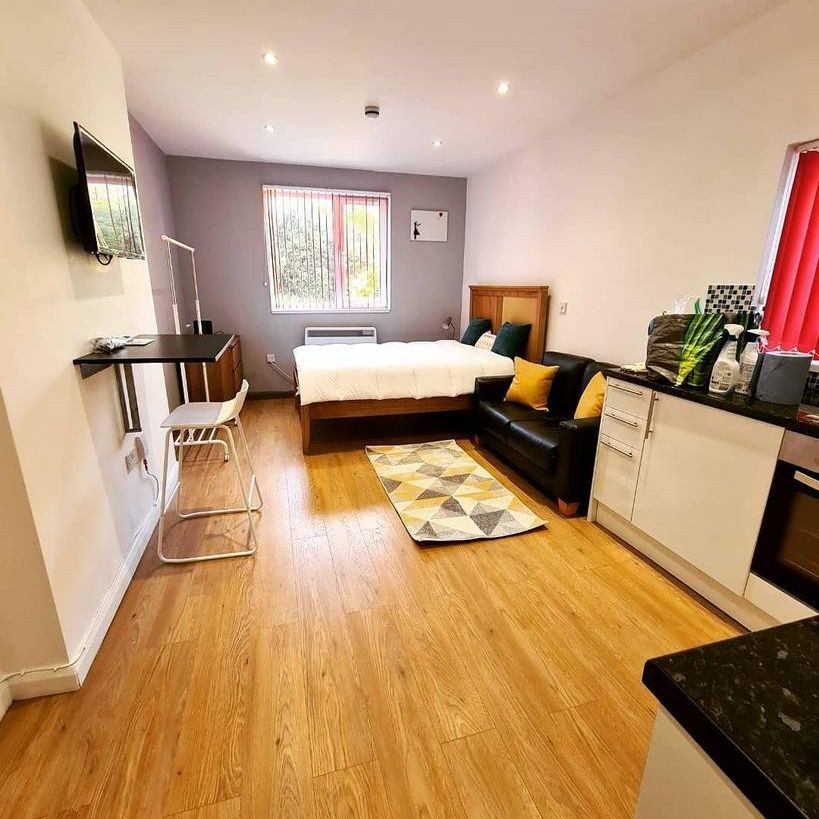 Studio to rent - Photo 1