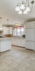 Maison riveraine 4 ch • 2 sdb + salle d'eau • Disponible 1er janv • 2 998 $/mois - Photo 3