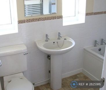 2 bedroom semi-detached house to rent - Photo 5