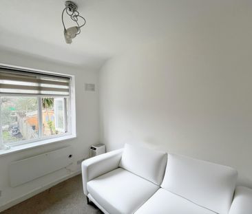 1 Bed Flat, Wood End Close, UB5 - Photo 2