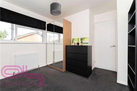 Benen-stock Road, Staines-upon-thames, TW19 - Photo 2