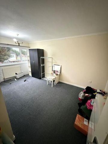 3 bedroom end of terrace house to rent - Photo 3