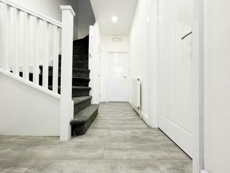 6 bedroom property to rent - Photo 3