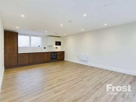 Station Road, Gerrards Cross, Buckinghamshire,SL9 - Photo 2