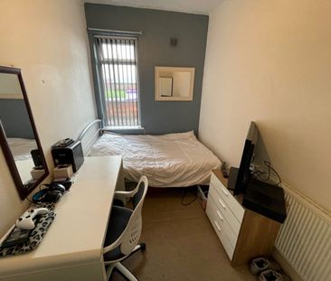 4 Bed Terraced House, Moseley Road, M14 - Photo 6