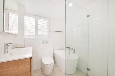 Apartment with 2 bedrooms, 1 bathroom & parking for 1 car - Photo 5